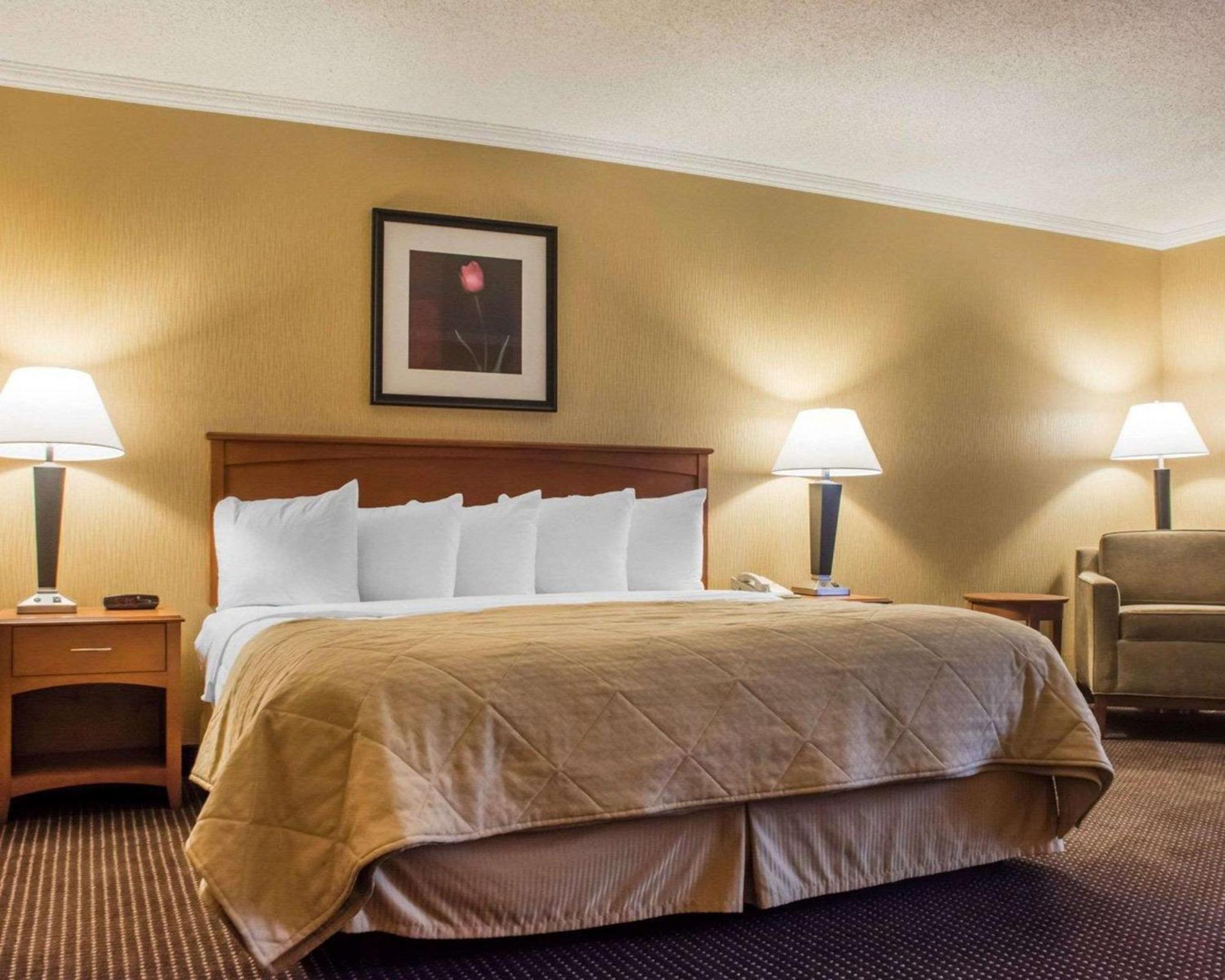 Clarion Hotel & Suites Riverfront Oswego Exterior foto