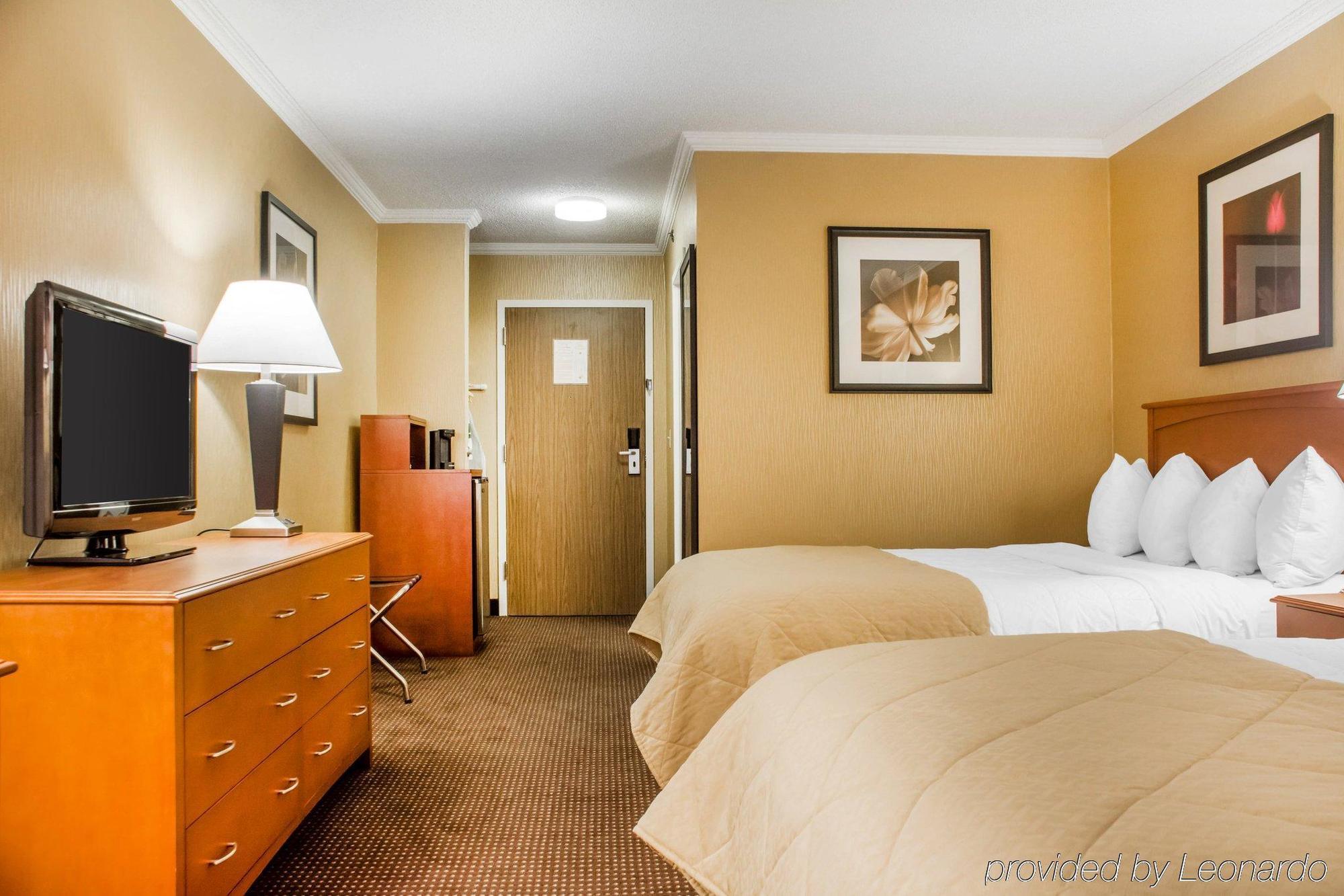 Clarion Hotel & Suites Riverfront Oswego Exterior foto