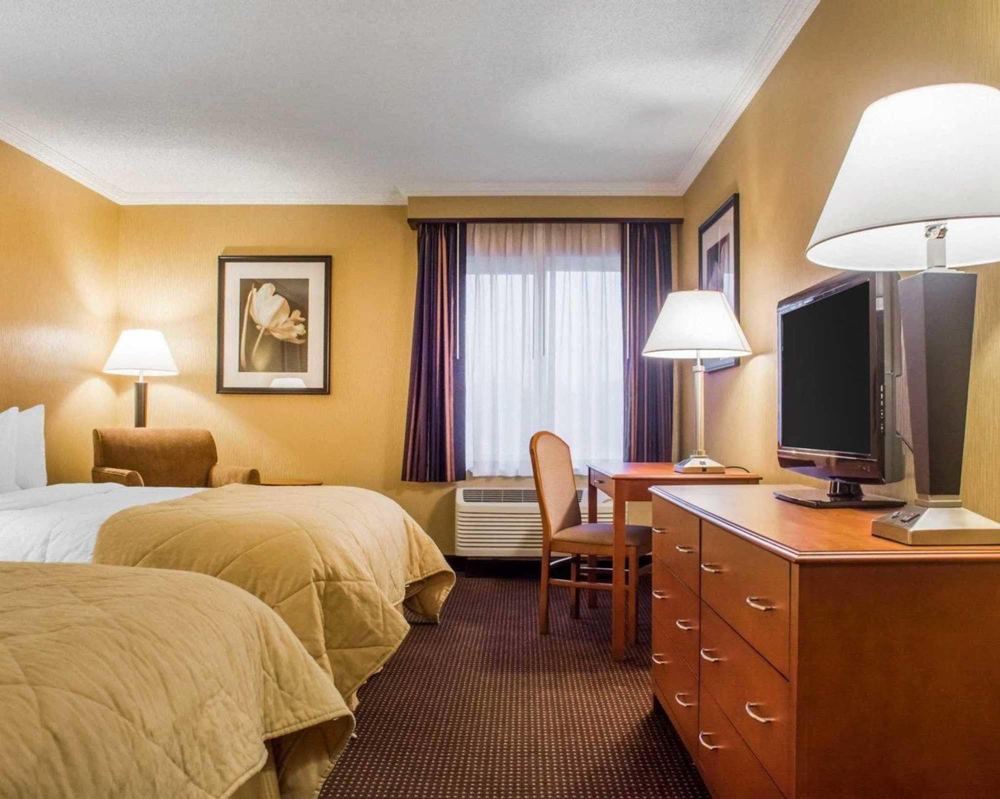 Clarion Hotel & Suites Riverfront Oswego Exterior foto