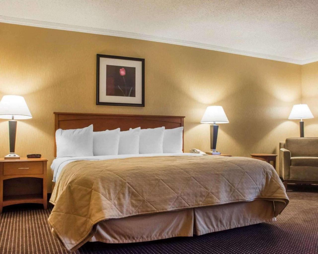 Clarion Hotel & Suites Riverfront Oswego Exterior foto