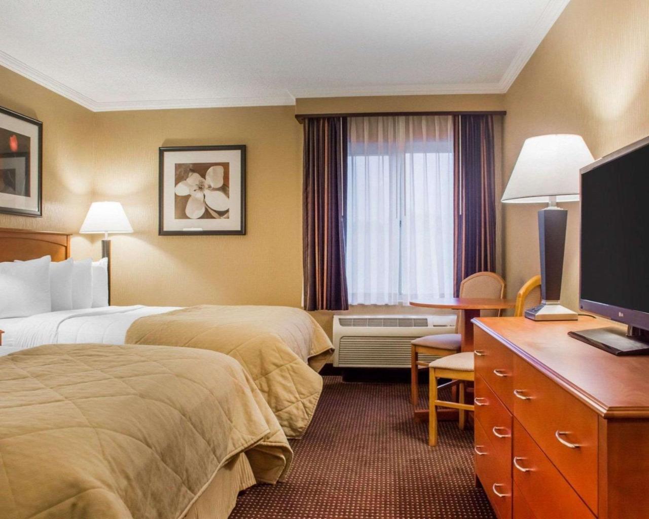 Clarion Hotel & Suites Riverfront Oswego Exterior foto